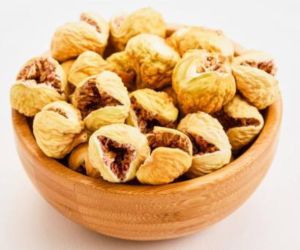 Iranian dried figs with a soft texture and golden color, a nutritious product for boosting the immune system and maintaining health.