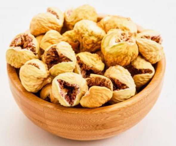 Iranian dried figs with a soft texture and golden color, a nutritious product for boosting the immune system and maintaining health.